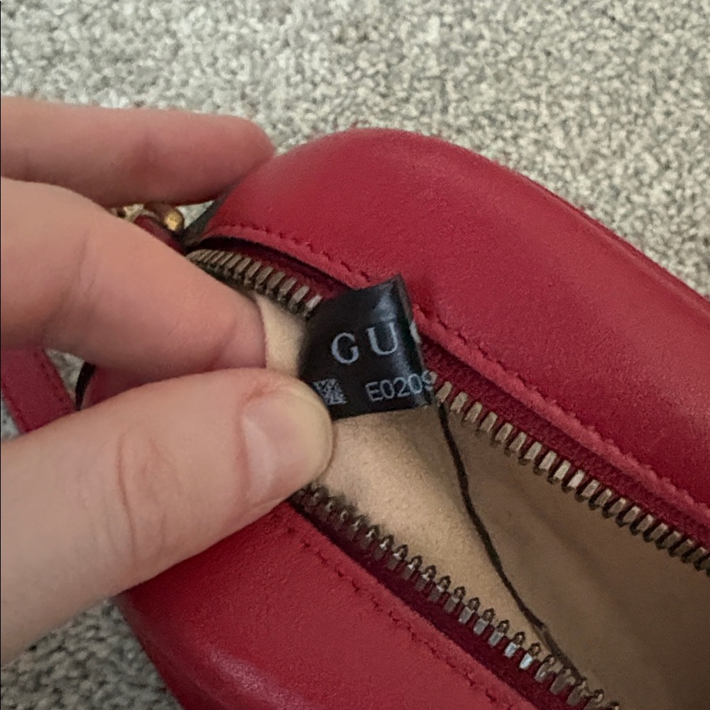 GG Marmont Small Matelasse Crossbody Bag - Picture 8 of 16
